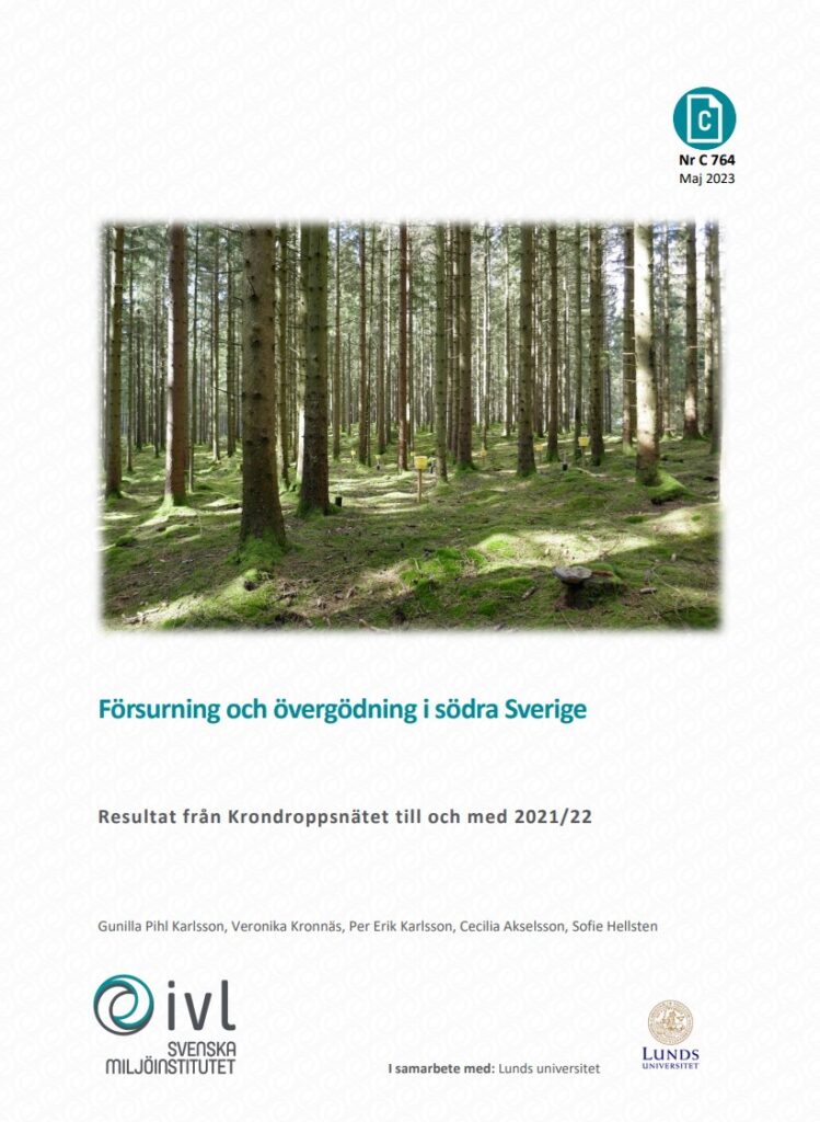 Framsida på rapport -skogsmark med mätutrustning